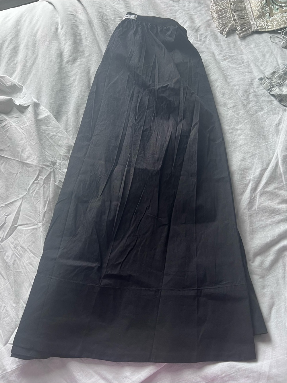 Mango Black long skirt / midi if you tall
82% cotton, 15% polyamide, 3% elasien - Picture 6 of 6